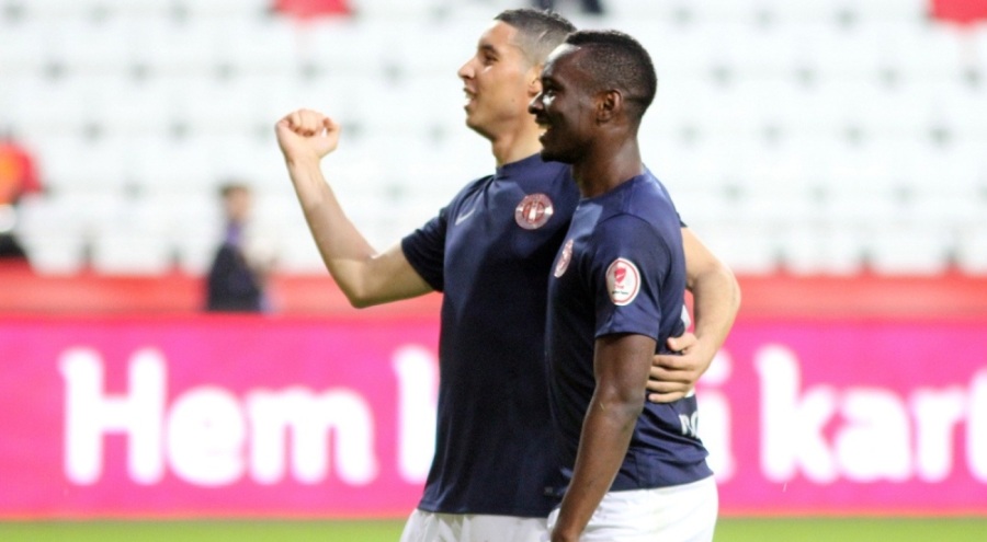 Antalyaspor ve Fas Milli Takımı'nın eski futbolcusu Abdelaziz Barrada yaşamını yitirdi