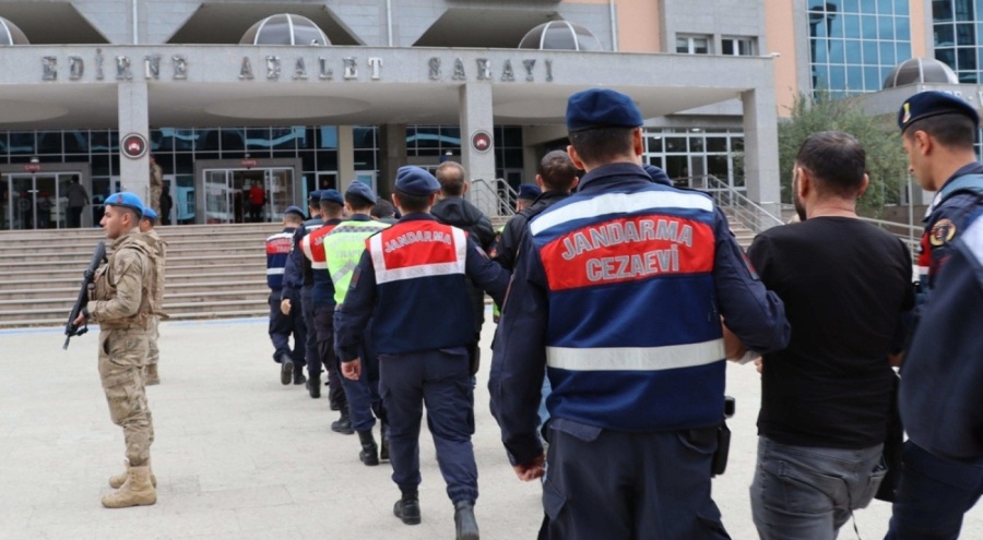 Yunanistan'a kaçarken yakalandılar