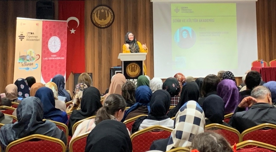 Kanada asıllı eğitimci ve yazar Jenny Molendyk Divleli Bursalı eğitimcilerle bir araya gelecek