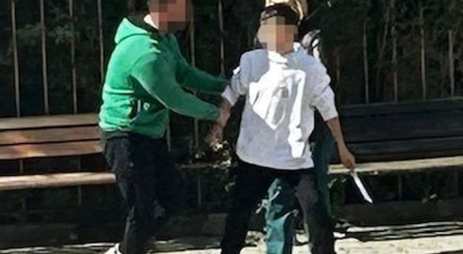 Öğrenci dehşet yarattı: Okulu basıp bıçakla tehditler savurdu