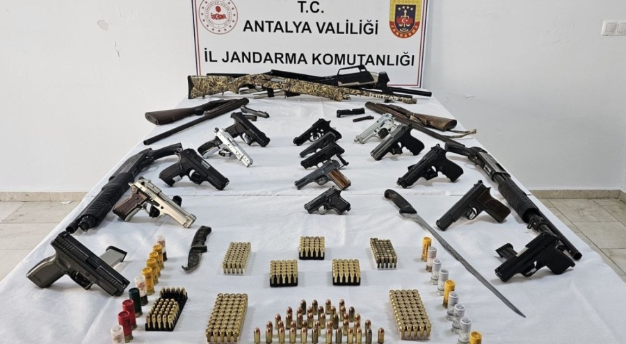 Serik'te ruhsatsız silah operasyonu