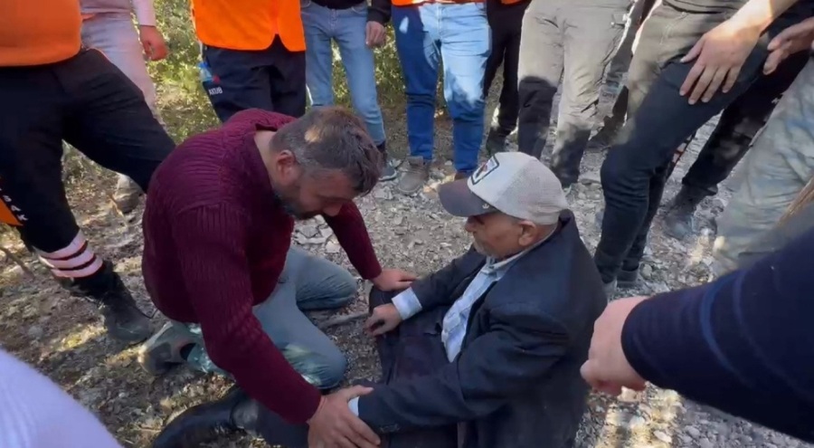 19 saat kayıp olan babası sağ bulununca sarılıp ağladı