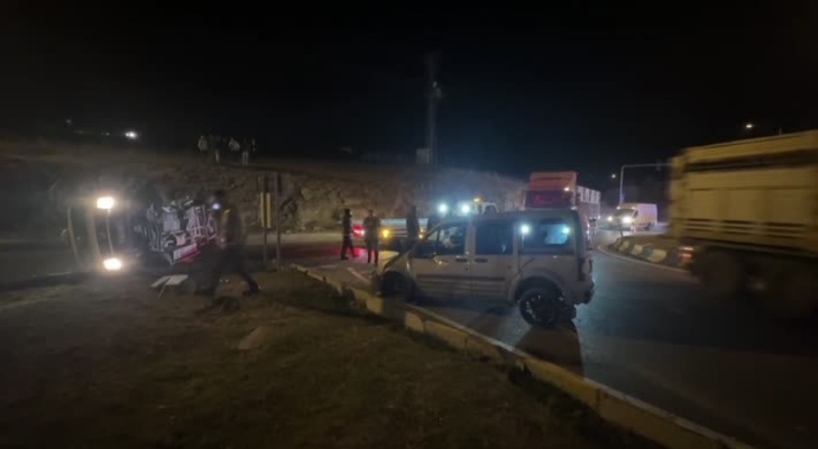 İki aracın çarpıştığı kazada 1 kişi hayatını kaybetti, 7 kişi yaralandı