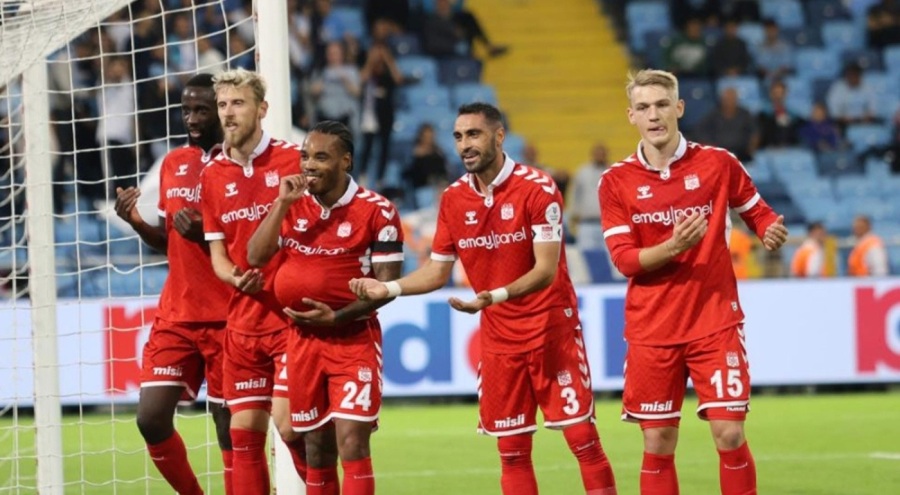 Sivasspor Adana Demirspor karşılaşmasında maç 4-2 bitti