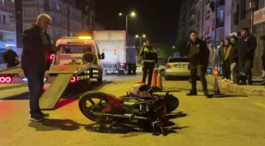 Kamyon ile motosiklet çarpıştı: 2 yaralı