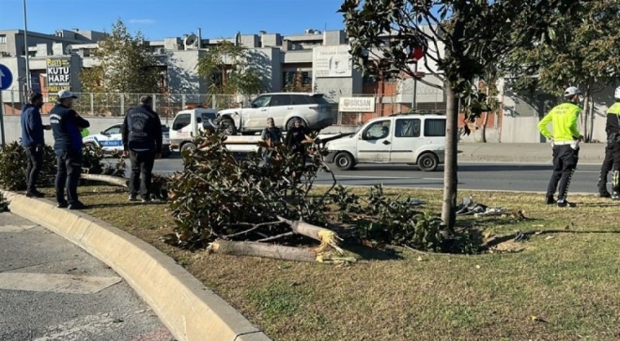 2 araç çarpıştı! Biri takla atarak yan döndü