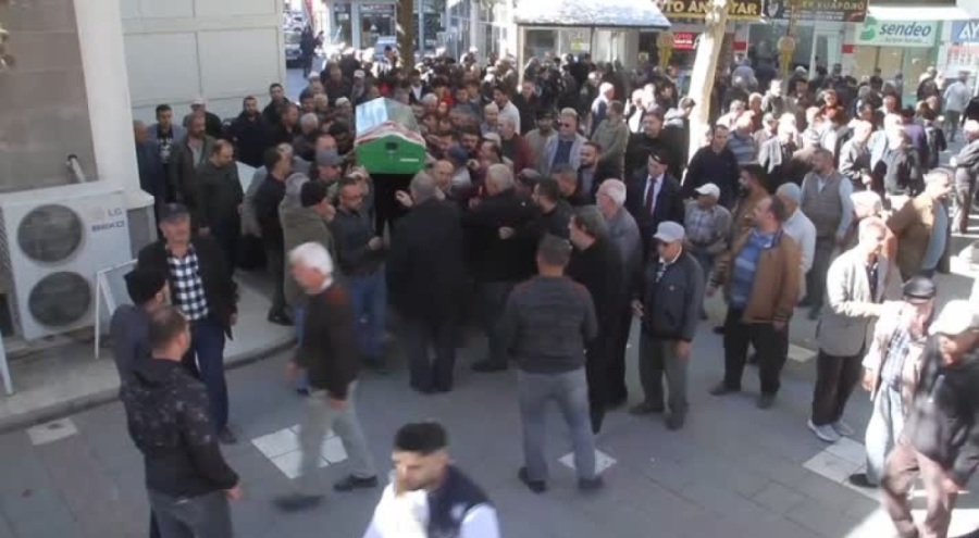 Eşi tarafından bıçakla katledilen kadın toprağa verildi