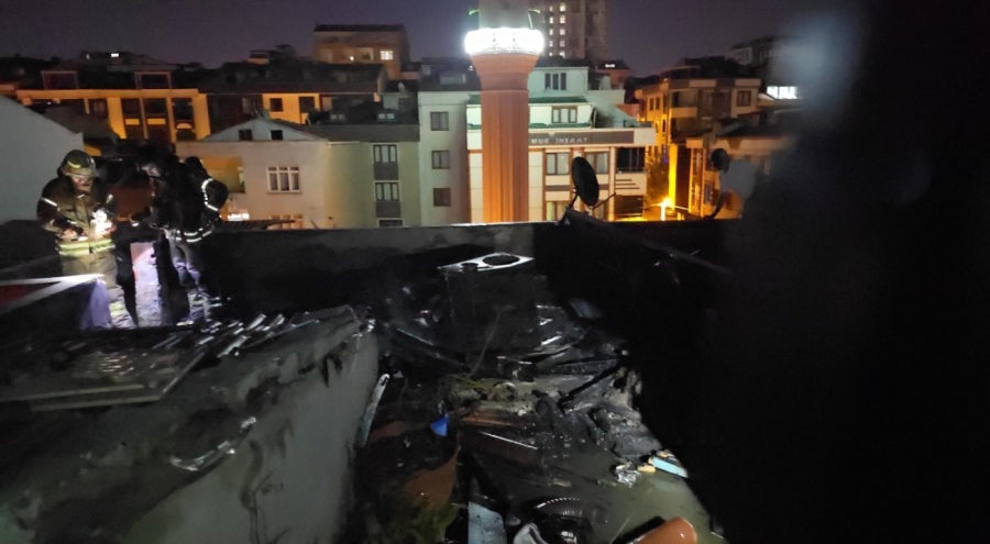 Binanın çatı katında yangın çıktı!