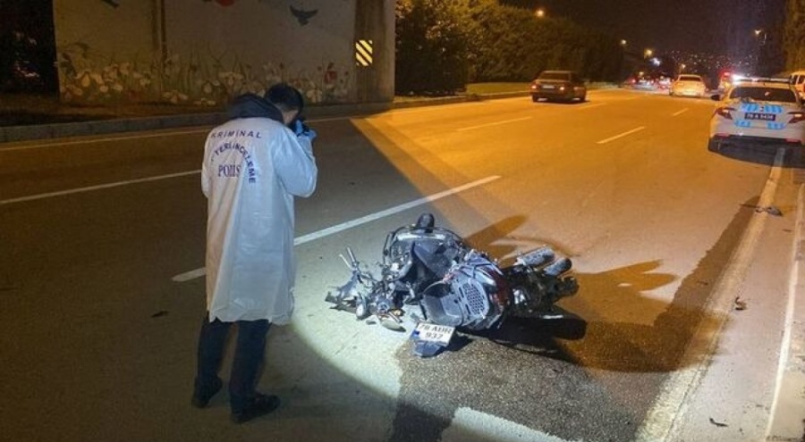 Motosiklet ile motorlu bisiklet çarpıştı: 1 ölü, 2 ağır yaralı