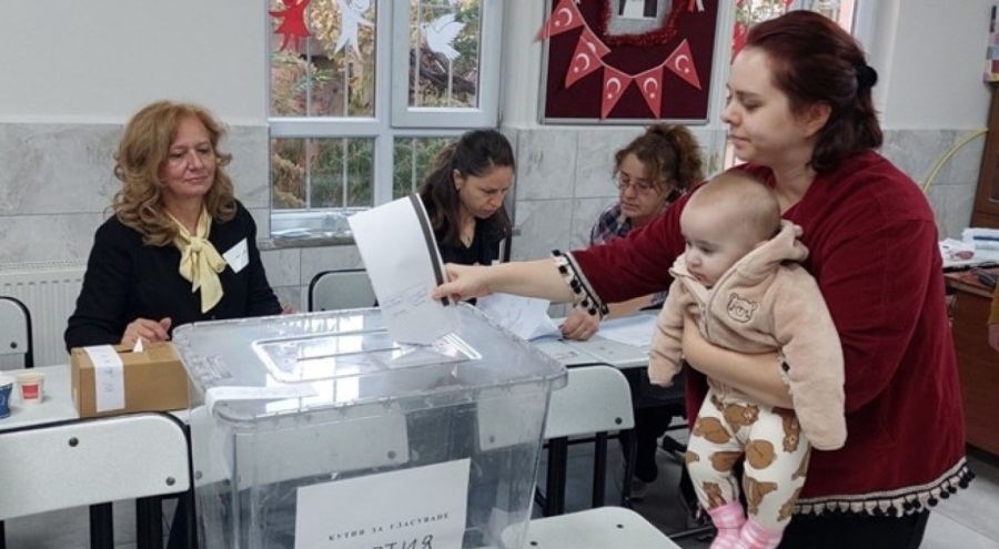 Bulgaristan'da 7'nci kez erken seçim yapılıyor: Çifte vatandaşlar oy kullandı