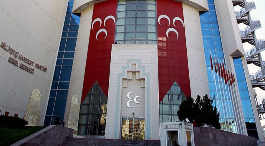 MHP'de 8 isim birden istifa etti
