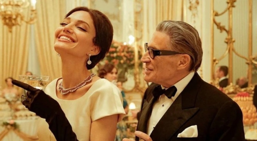 Angelina Jolie yeni tarzıyla dikkatleri üzerine çekti!