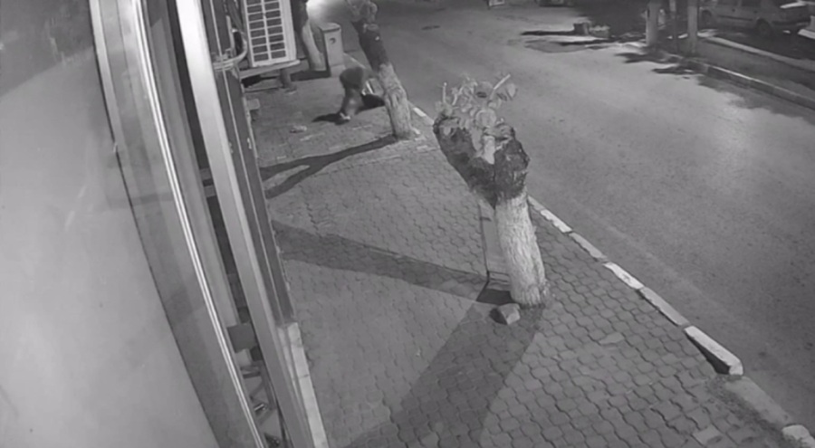 Genç kızı bıçakla yaralayıp gasbeden cani tutuklandı!