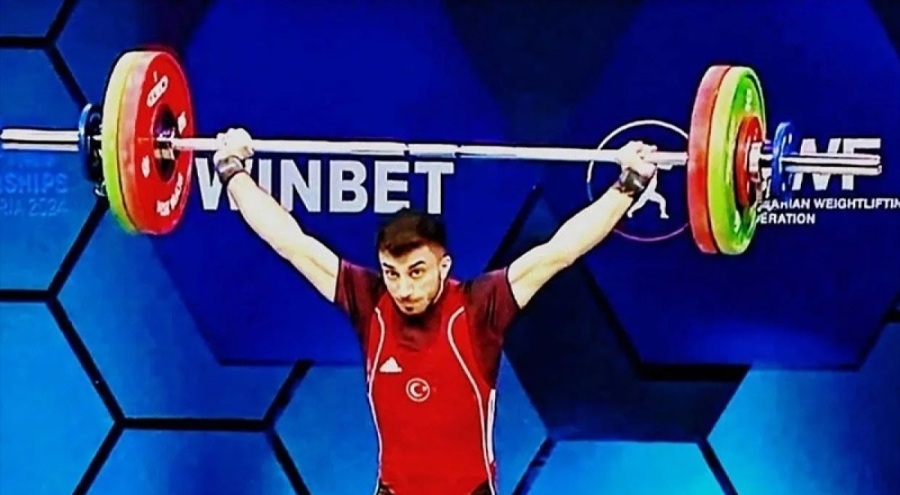 Milli halterci Harun Algül'den altın madalya!