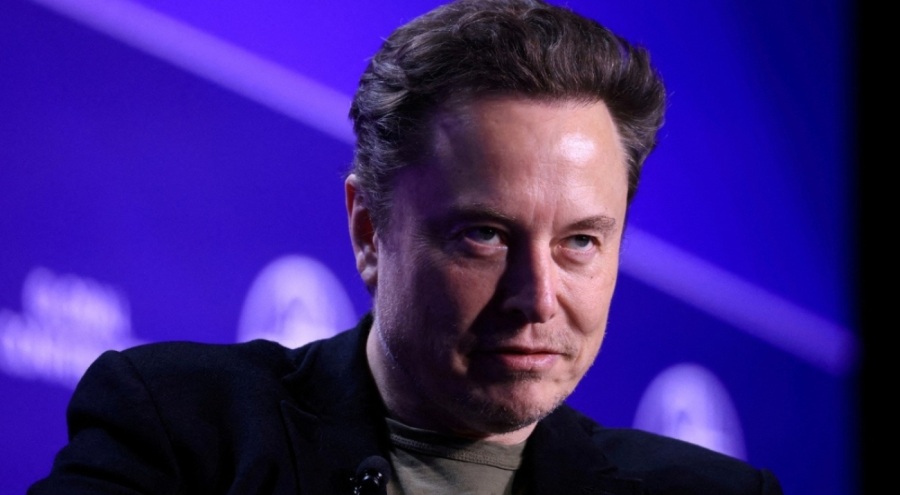 Donald Trump'ı destekleyen Elon Musk kariyerine kaçak başlamış!