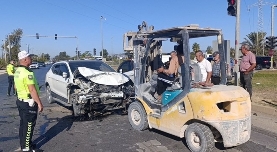 Arızalı trafik ışıkları kaza getirdi! Çok sayıda yaralı