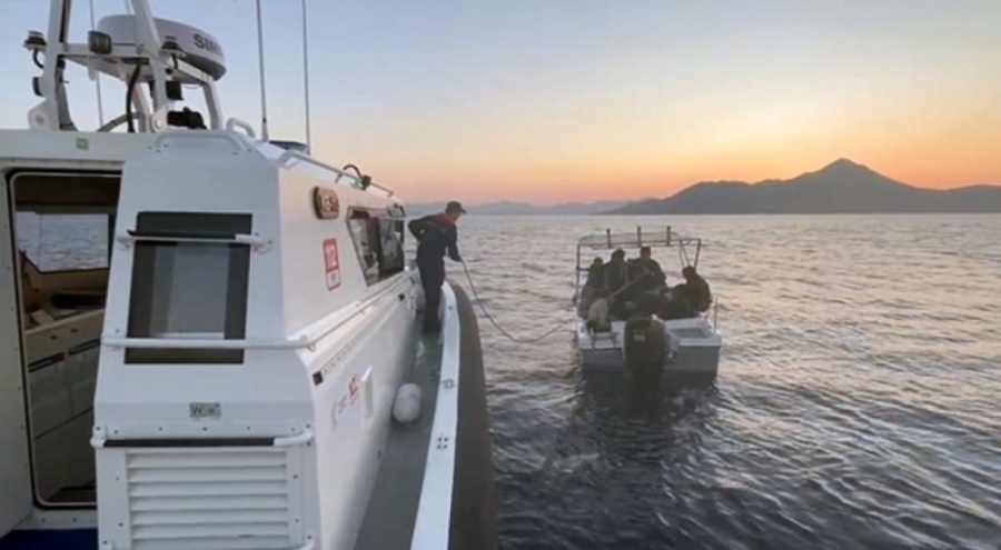 Marmaris'te 17 düzensiz göçmen kurtarıldı