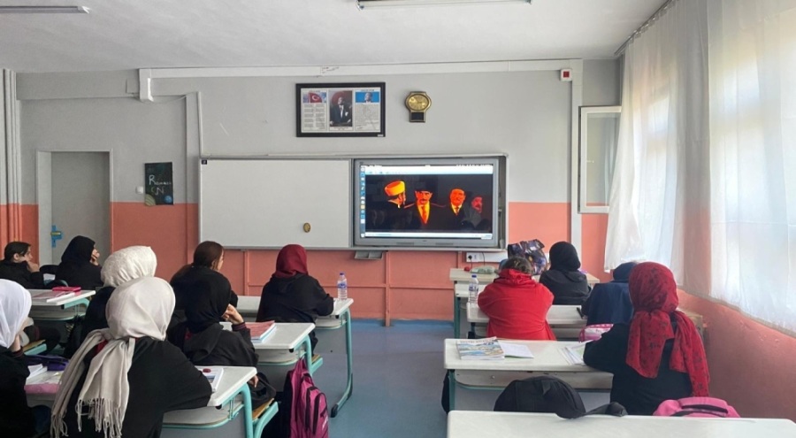 Bursa'daki tüm okullarda ilk ders "Dersimiz Cumhuriyete Doğru"