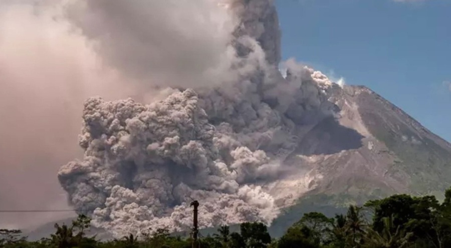 Endonezya'da yanardağ patlaması