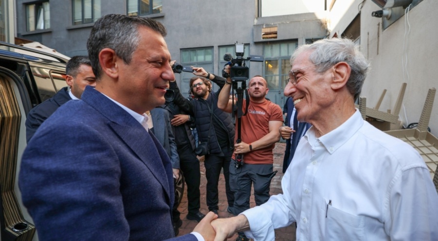 Özgür Özel, Açık Radyo'yu ziyaret etti