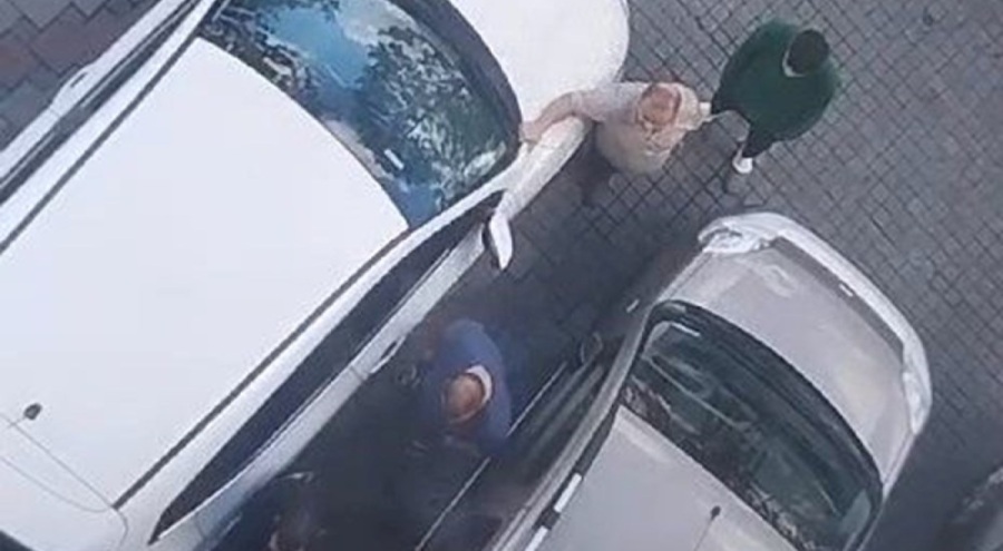 Beyzbol sopalı park yeri kavgası