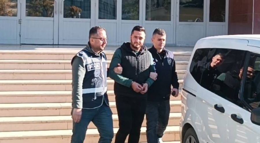 Boşanma aşamasındaki eşini iki bacağından "yanlışlıkla" vurmuş!