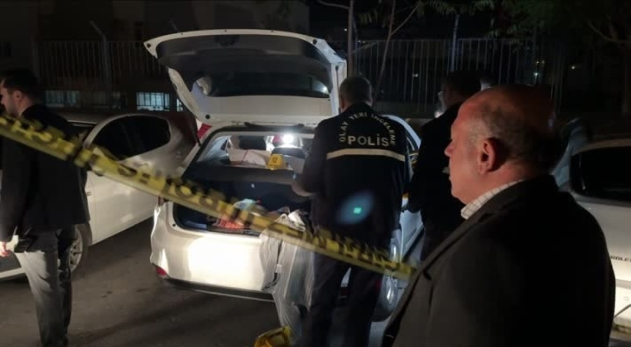 Genç kadın eski kocası tarafından otomobilin içinde vurularak katledildi