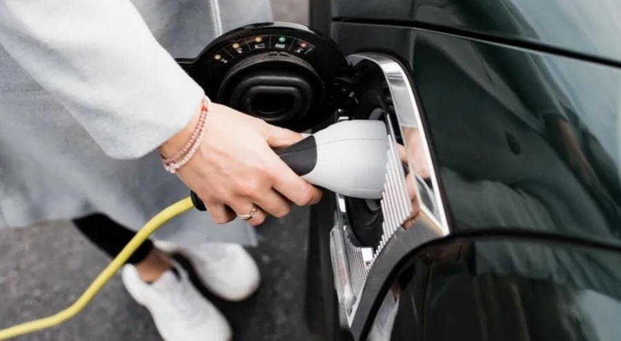 AB, Çin'de üretilen elektrikli otomobillere ek vergi koydu