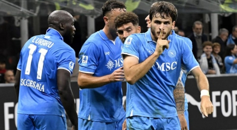 Napoli deplasmanda Milan'ı devirdi!