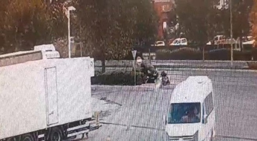 Yola dökülen yağı fark etmeyen motosiklet sürücüsü ölümden döndü