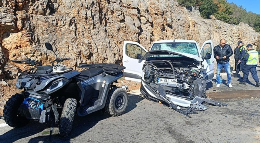 Hafif ticari araç ile ATV çarpıştı! Sürücü öldü, eşi yaralı