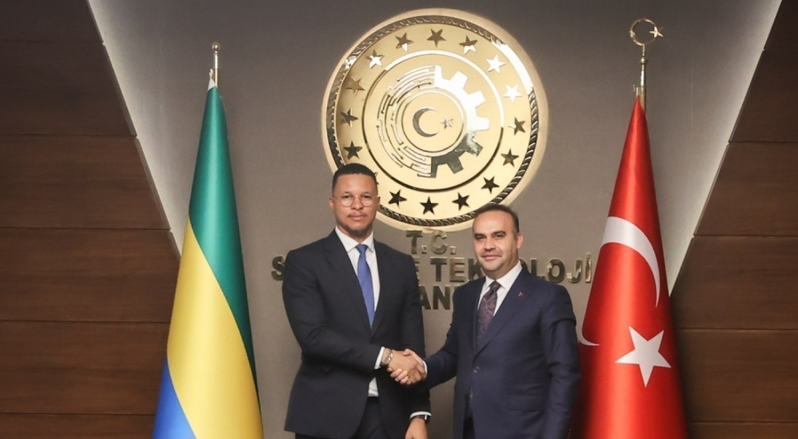 Bakan Kacır, Gabonlu mevkidaşı Bourdette ile görüştü