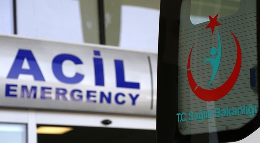 Ticari araç şarampole devrildi: 2 ölü