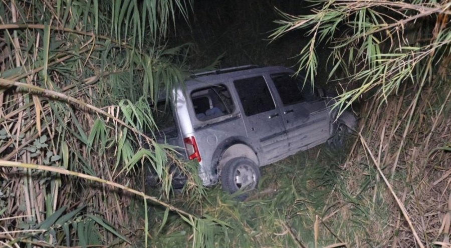 Araç kontrolden çıkıp dereye uçtu