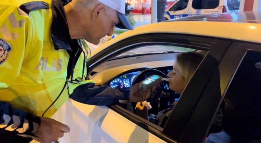 Bursa'da polis memurunun alkollü sürücü ile imtihanı kamerada