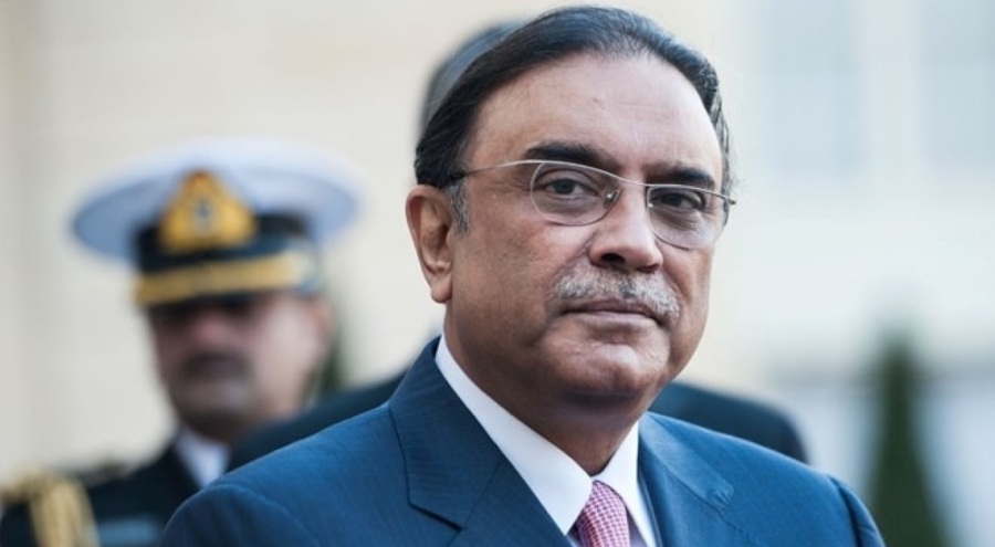 Pakistan Cumhurbaşkanı'nın bacağı kırıldı