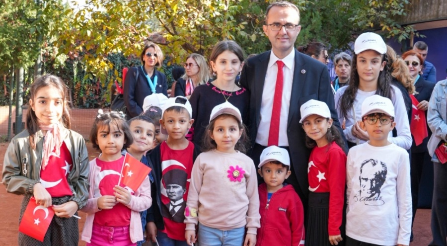 Bursa'da kanserli çocuklar tenis turnuvasında moral buldu