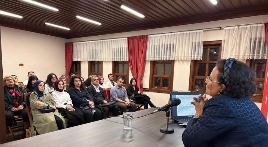 Türk edebiyatında kadının yeri Osmangazi'de konuşuldu