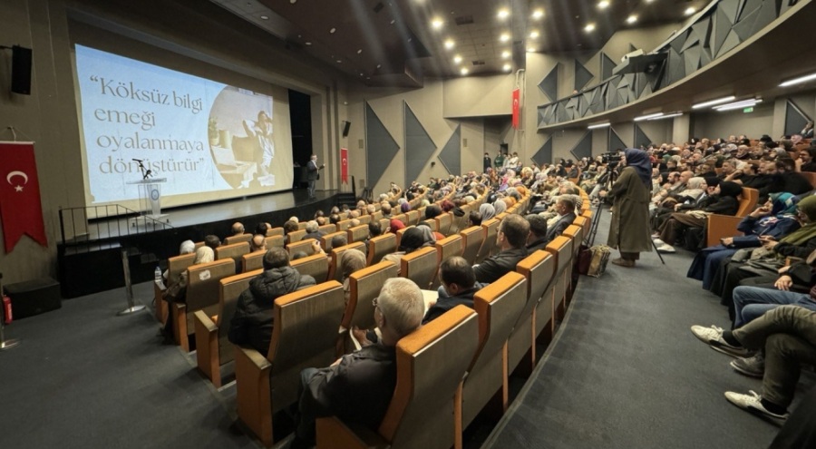 Bursa'da "Nesil Meselesi Ekranların Emzirdiği Evlatlar" konferansı