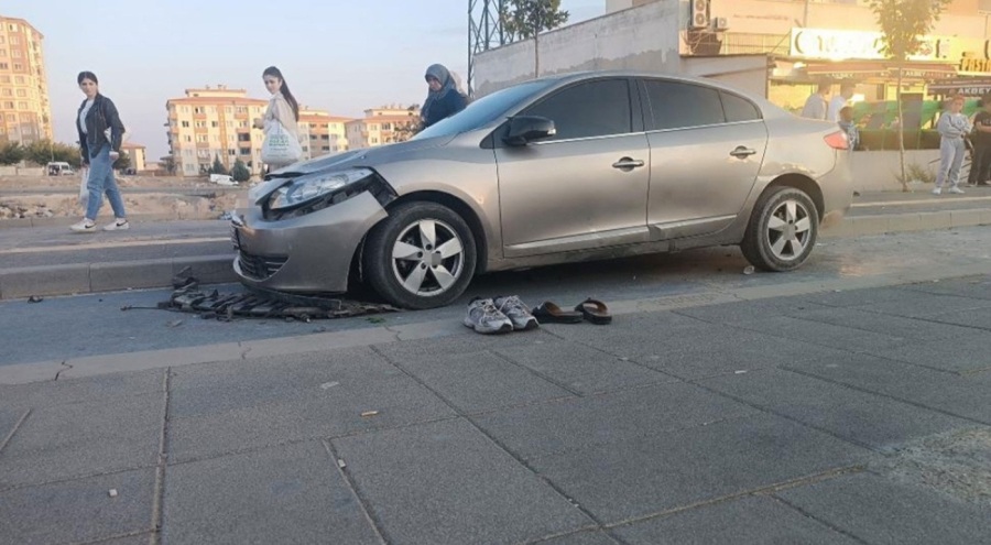 Bir otomobil kaldırımda yürüyen kadınlara çarptı! İki kadından biri öldü