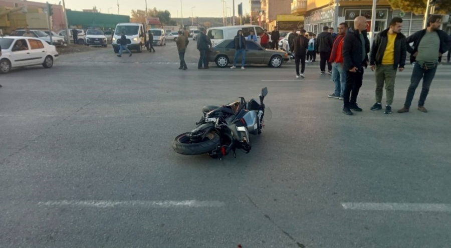 Otomobil ile motosiklet çarpıştı: 1 kişi hayatını kaybetti