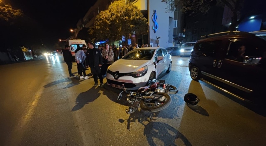 Bursa'da otomobille motosiklet çarpıştı! Yaralılar var