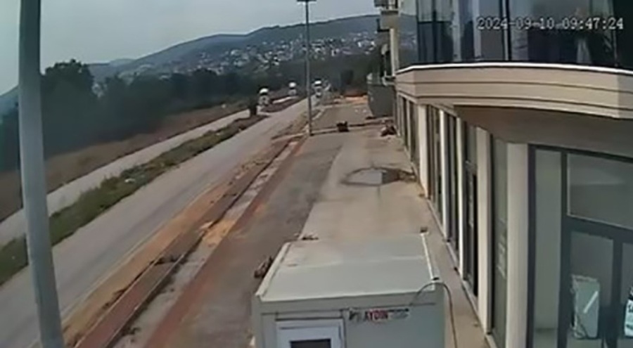 Bursa'da dikkatsiz kamyoncular, kafa kafaya çarpıştı