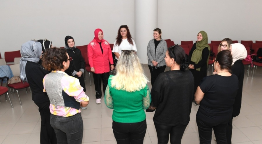 Osmangazi'de 'Kadınlar Tiyatro Sahnesinde' adıyla tiyatro kursu düzenleniyor