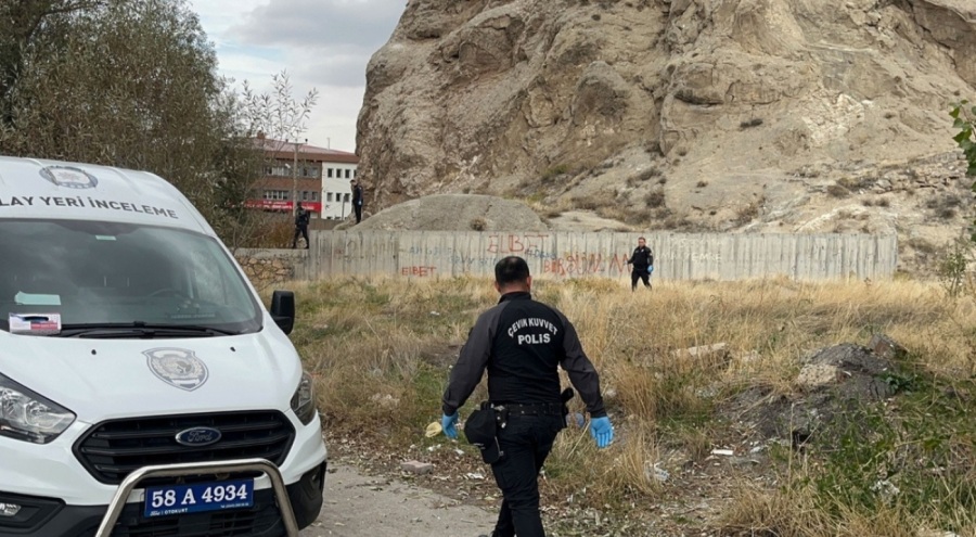 Mezarlık yakınında parçalanmış bebek cesedi bulundu