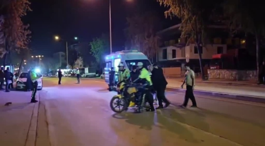 İnegöl'de hafif ticariye çarpan motosikletli yaralandı