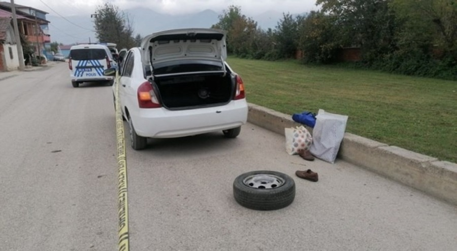 Lastiği değiştirirken kafasına bijon anahtarı fırladı, hayatını kaybetti