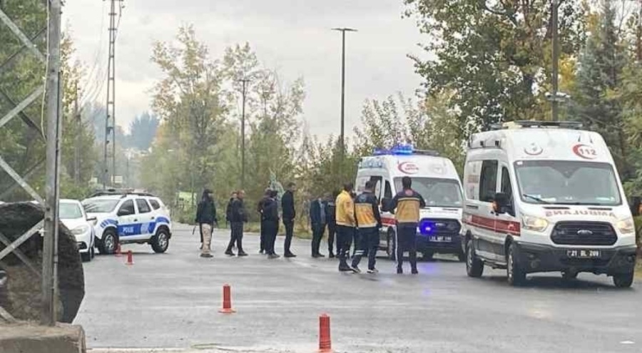 Düğün salonunun bahçesinde bıçaklı kavga!