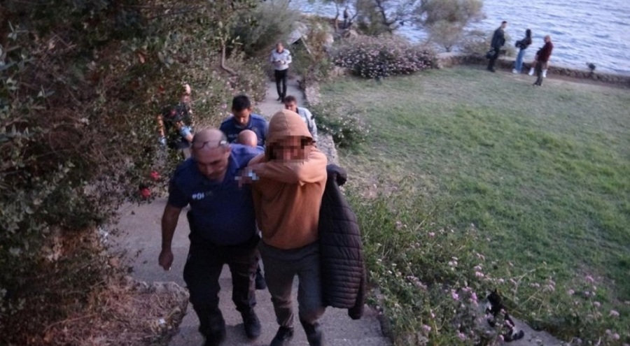 40 metrelik falezlere çıkan adam yürekleri ağza getirdi!