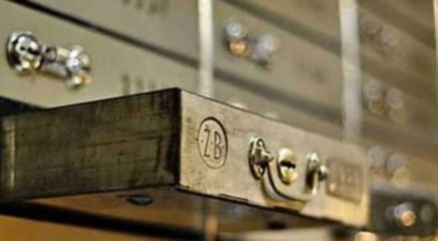 Emekli bankacı müşterisinin kasasını soydu